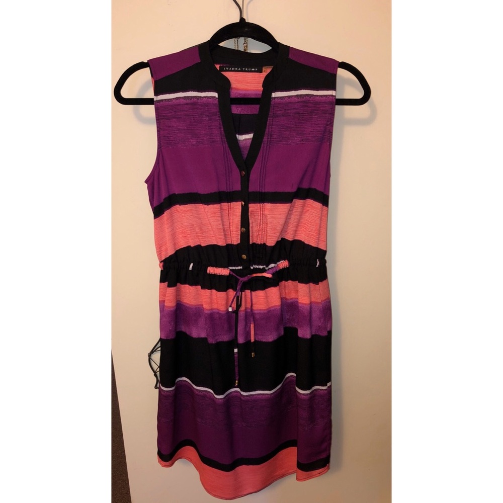 Sleeveless tie waist dress. With pockets!